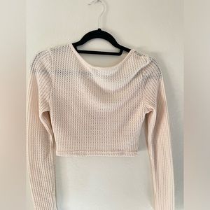 White top, Knitted top, Crop top.